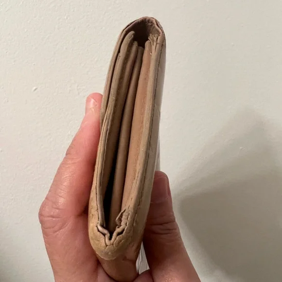 Louis Vuitton Shiny mustard patent leather Long snap on Wallet👌🌹❤️ - Picture 5 of 11